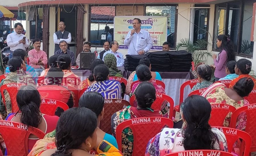পাশে আছি সংস্থার উদ্যোগে আয়া মাসিদের শীতবস্ত্র বিতরণ