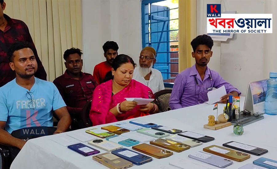 হারিয়ে যাওয়া মোবাইল ফিরিয়ে দিল পুলিশ